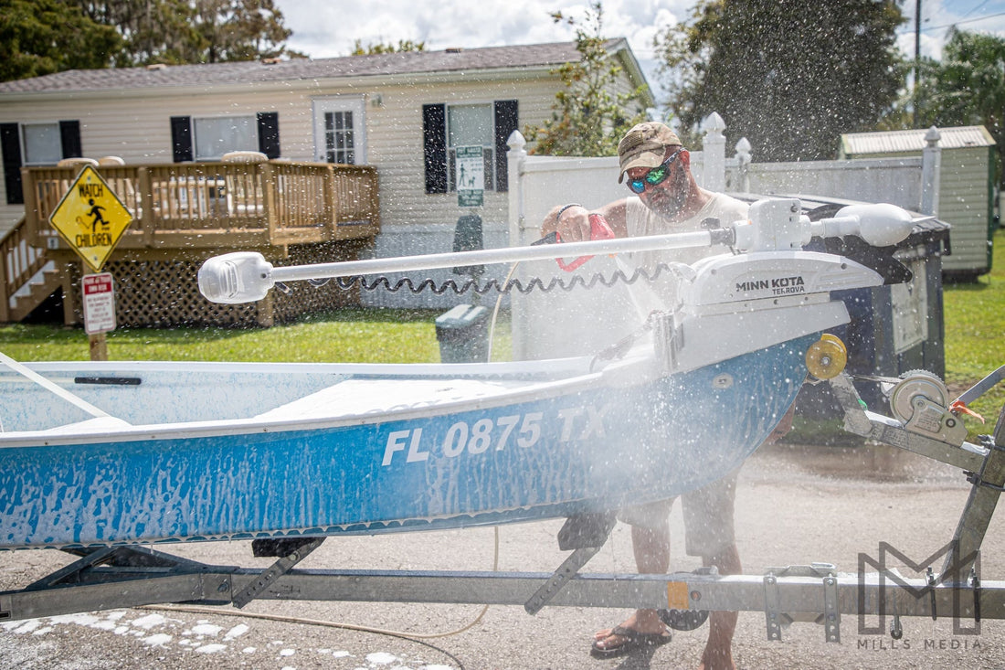 The Secret to That Fresh-from-the-Showroom Shine? SiO2 Boat Soap