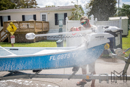 The Secret to That Fresh-from-the-Showroom Shine? SiO2 Boat Soap